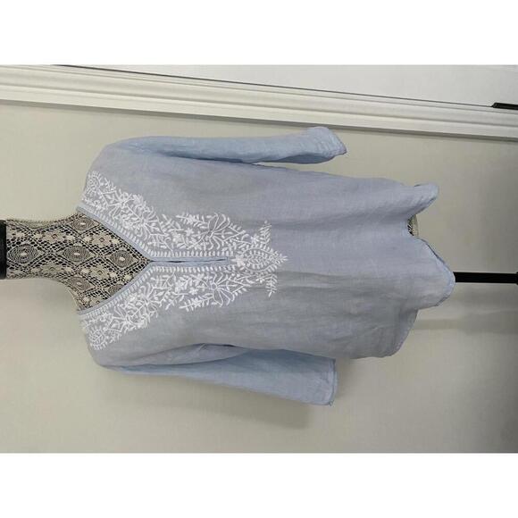 Saks fifth avenue light blue linen embroidered floral coastal 3/4 sleeve top M/L - Picture 1 of 5